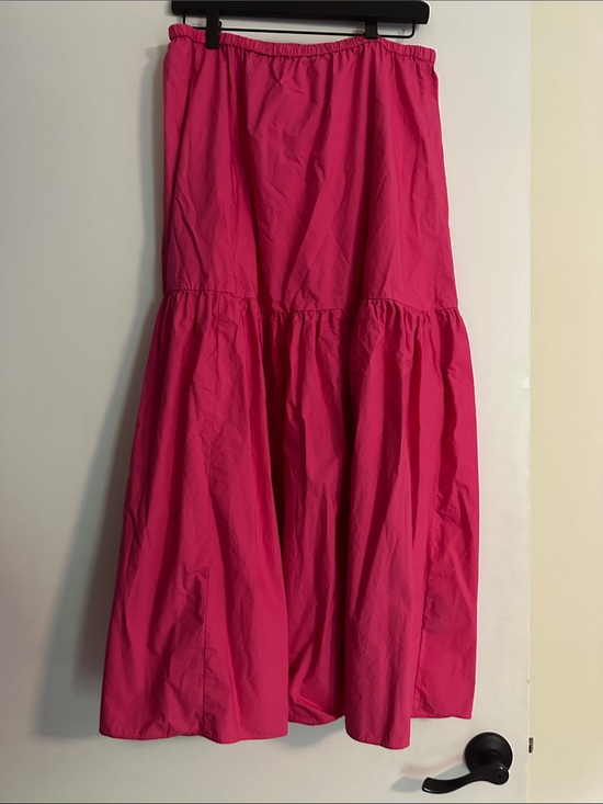 H&M Dresses & Skirts - H&M Hot Pink Elastic Waist Midi Skirt